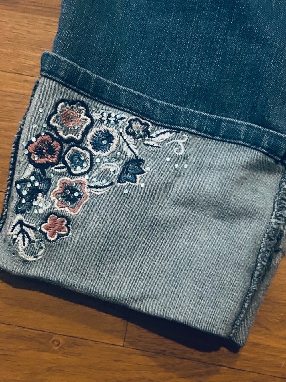 Avenue Embroidered Cuff Crop Jeans - Blue Sz 18 stretch - Picture 2 of 5